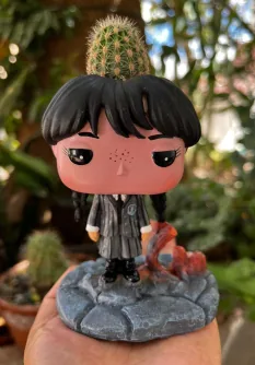Merlina (Traje gris ) - maceta Funko Pop