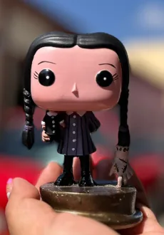 Merlina ( Mano) - maceta Funko Pop
